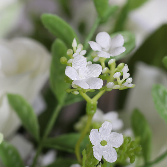 Detailbild von künstlichem Blüten in weiß