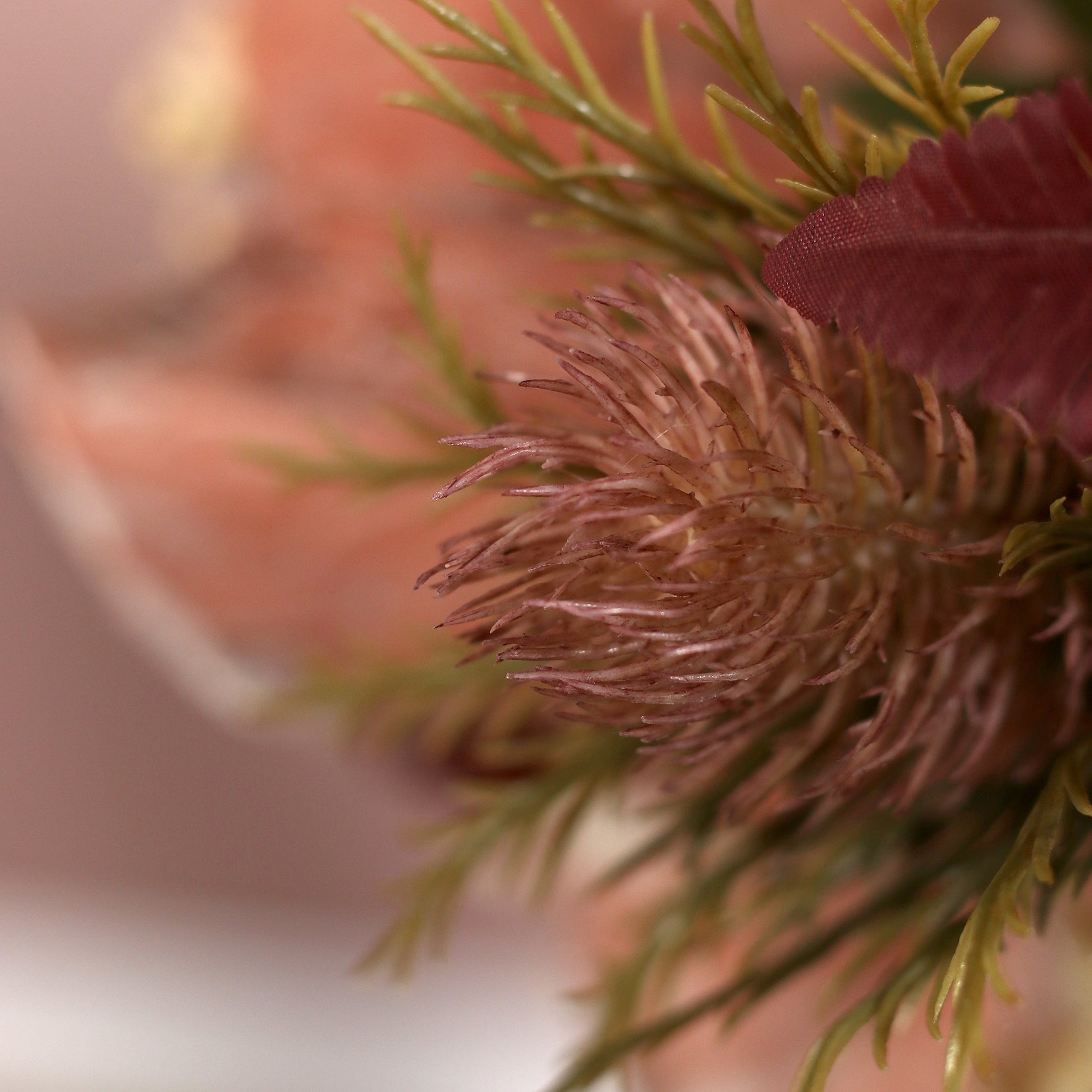 Detailbild vom künstlichen Blumenstrauß Cozy Fall von Lumisa’s Choice in warmen Herbstfarben.