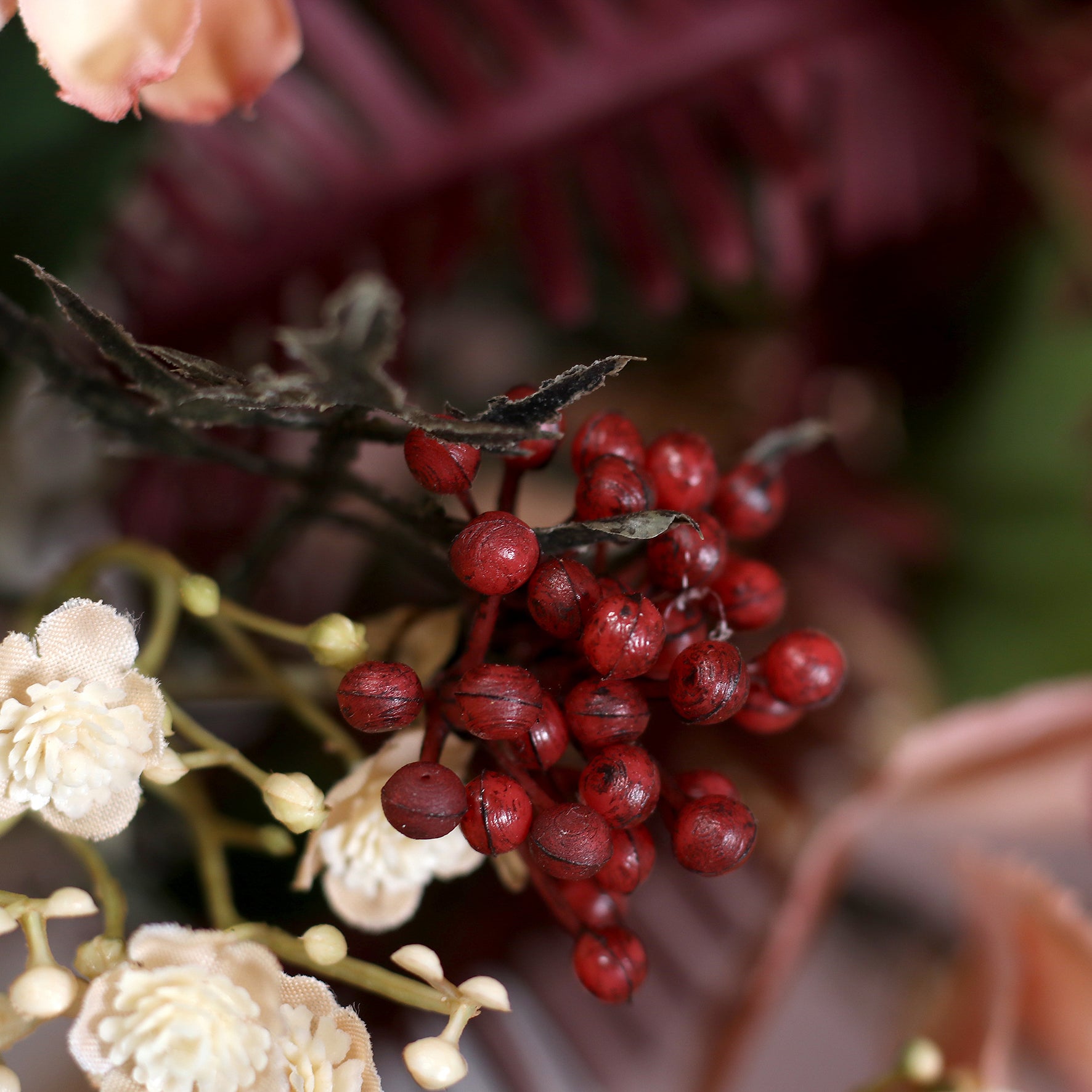 Detailbild vom künstlichen Blumenstrauß Cozy Fall von Lumisa’s Choice in warmen Herbstfarben.