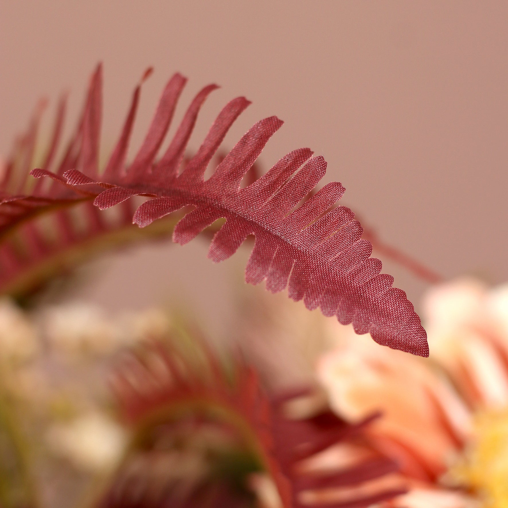 Detailbild vom künstlichen Blumenstrauß Cozy Fall von Lumisa’s Choice in warmen Herbstfarben.