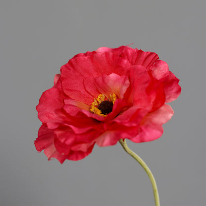 Detailbild einer roten Blüte vom künstlichen Blumenstrauß Endless Summer von Lumisa’s Choice in leuchtenden Sommerfarben.