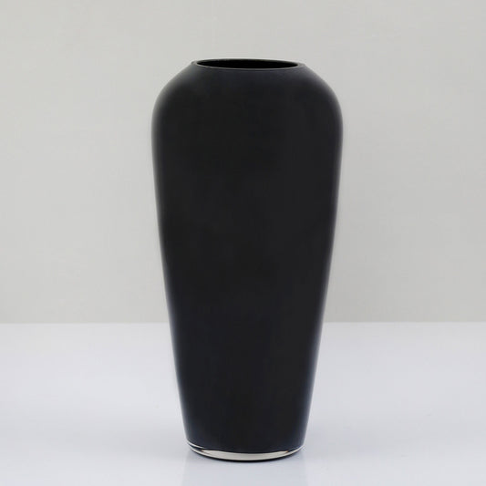 Schwarze Glasvase aus der Essence Collection von Lumisa’s Choice.