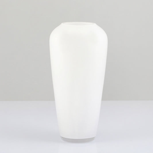 Weiße Glasvase aus der Essence Collection von Lumisa’s Choice.