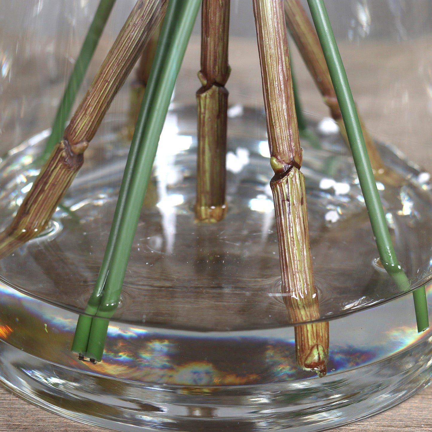 künstlicher Blumenstiel mit künstlichem Wasser aus Acryl in Glasvase