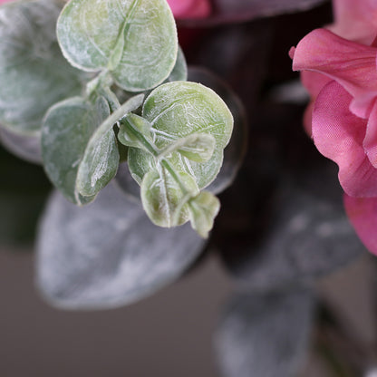 Detailaufnahme einer künstlichen Hortensie in Pink