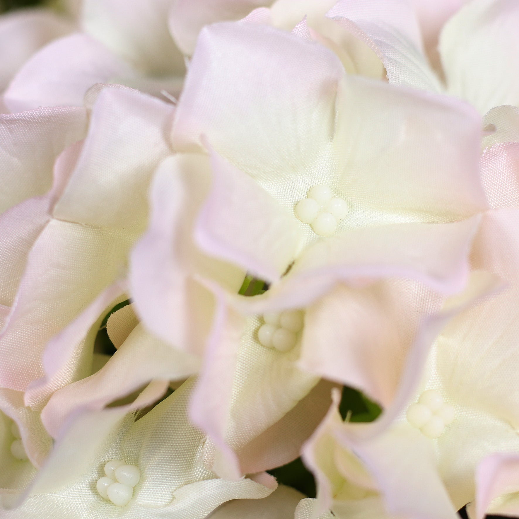 Roséfarbene künstliche Blüten