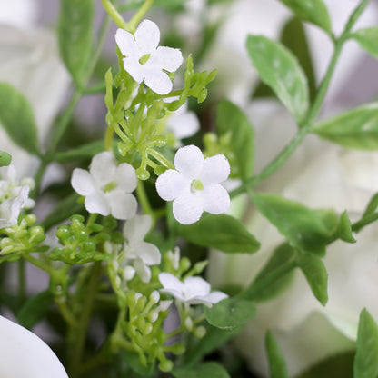 Nahaufnahme von Blüten eines Künstliches Arrangements