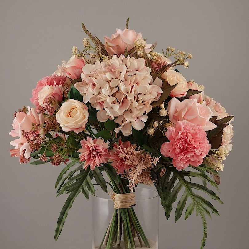 Künstlicher Blumenstrauß Sleeping Beauty von Lumisa’s Choice in Rosétönen, 360-Grad-Ansicht mit Drehung.