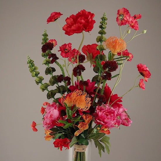 Künstlicher Blumenstrauß Endless Summer von Lumisa’s Choice in leuchtenden Sommerfarben, 360-Grad-Ansicht mit Drehung.