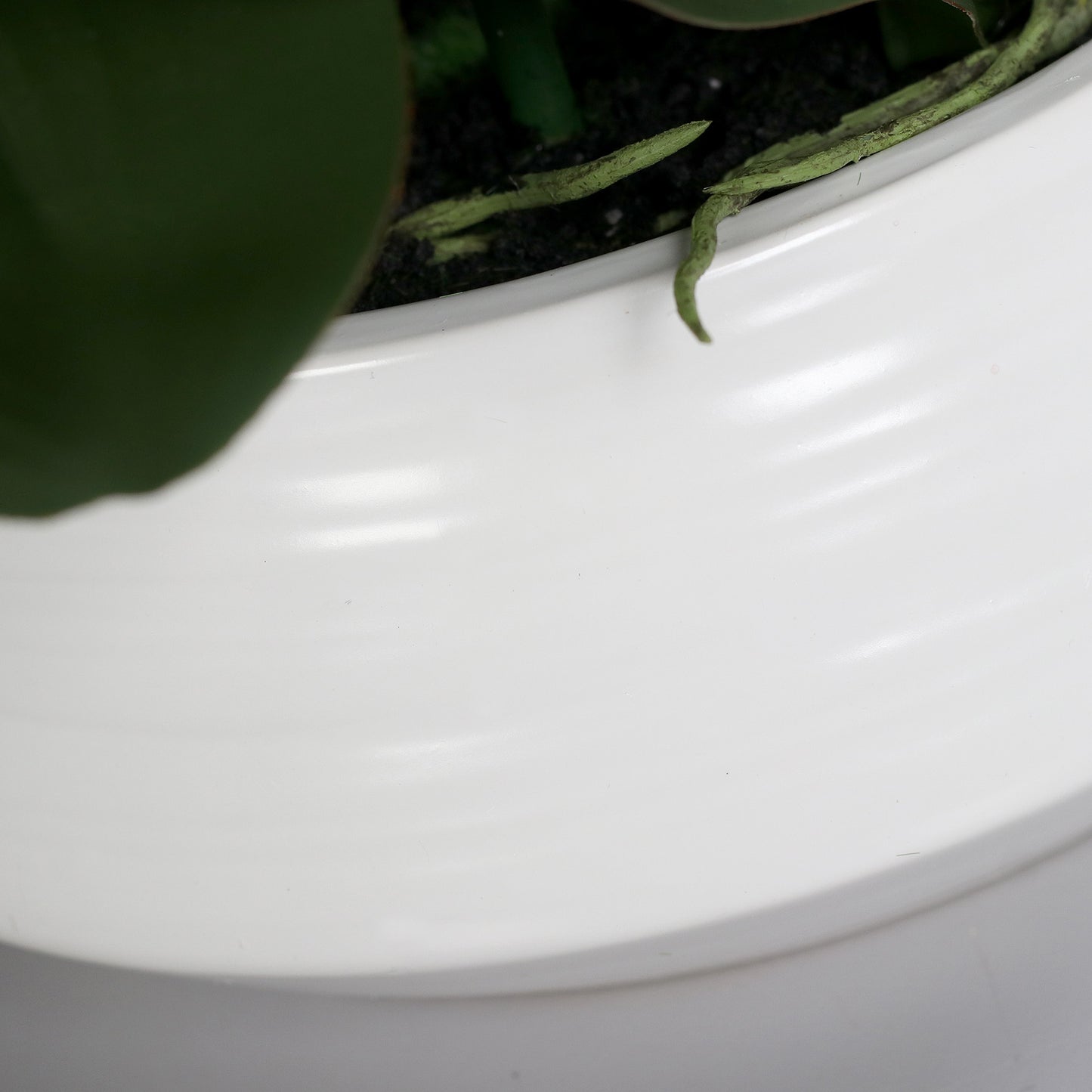Detailbild weißer Topf künstliche Signature Orchidee klein