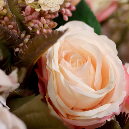 Detailbild einer rosa Blüte vom künstlichen Blumenstrauß Sleeping Beauty von Lumisa’s Choice in Rosétönen als romantische Dekoration.