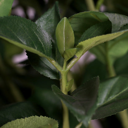 Detailaufnahme hochwertiger Blumenstiel einer künstlichen Hortensie