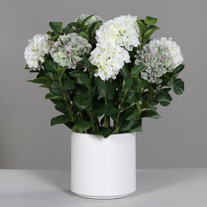 Kleines künstliches Premium Hortensien-Arrangement im Topf weiß-grün auf Tisch